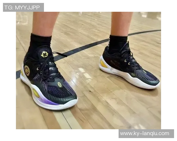 里夫斯绝杀球场宣传新款AR3日落配色球鞋将于11月1日正式上市