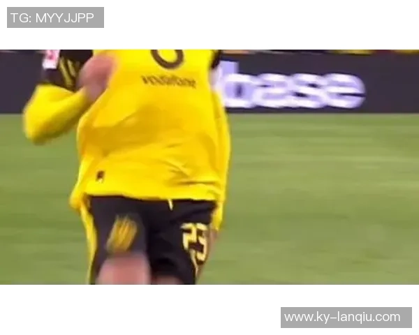 多特蒙德庆祝埃姆雷詹主罚点球全中创下100命中率佳绩 多特蒙德庆祝埃姆雷詹主罚点球全中创下100命中率佳绩